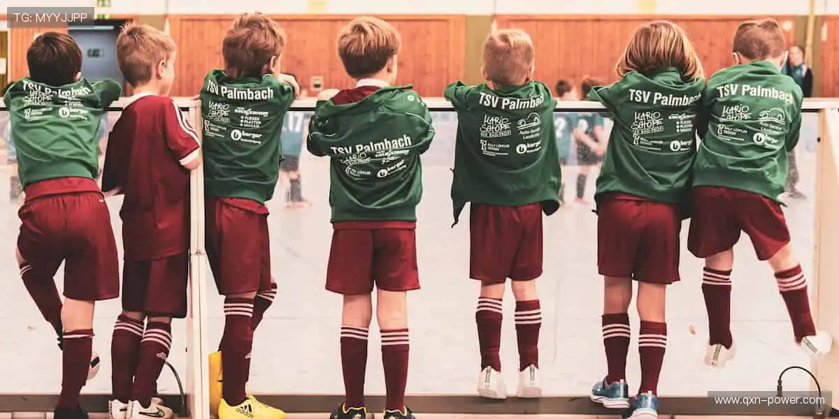 专业装备，轻松掌控赛场！🎾 品质与潮流，为你的热爱加冕！